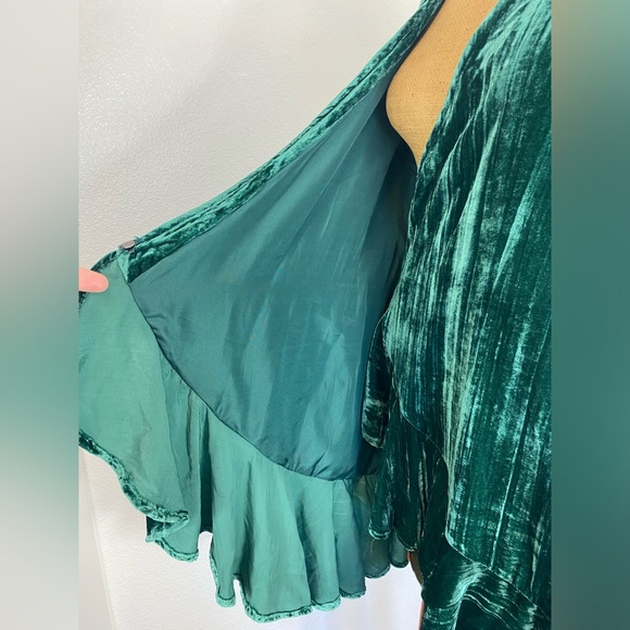 BB Dakota velvet Night Fever Wrap Dress M Ruffle Frilly Emerald Green Holiday - Picture 8 of 14